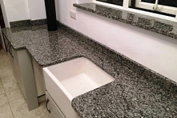 Серый подоконник из искусственного камня Corian Platinum